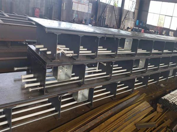 Moving beam pedestal